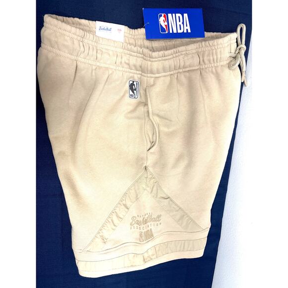 New NBA classic Basketball short mens sz Medium at the knee bottoms snd - Picture 1 of 9